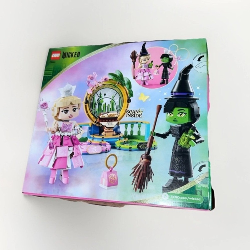 LEGO Wicked Set 75682 Elphaba & Glinda Figures 558 Pieces New Sealed - Picture 2 of 2